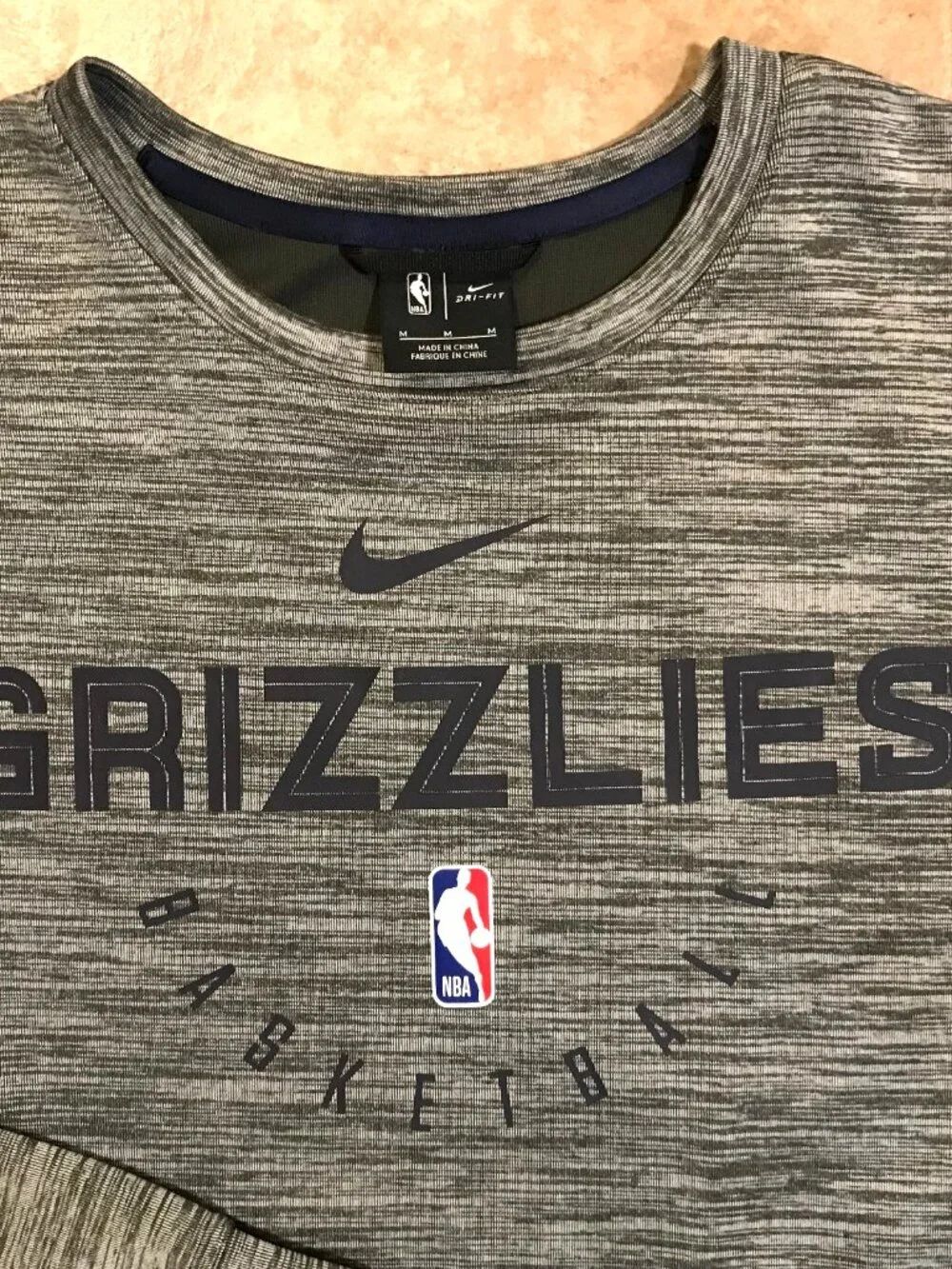 Men's Nike Heathered Memphis Grizzlies Spotlight Performance Sweatshirt-Size M